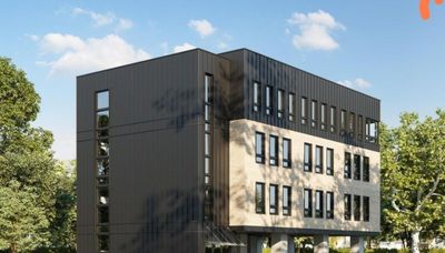 Продается нежилой помещение 3 уровней плюс мансарды. 3 соток . Ц 5