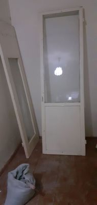 Eshiklar sotiladi.