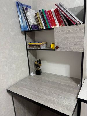 Робочий стол , парта почти новый !