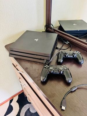 Sony Playstation 4 Pro 1 Tb в идеальном состоянии!