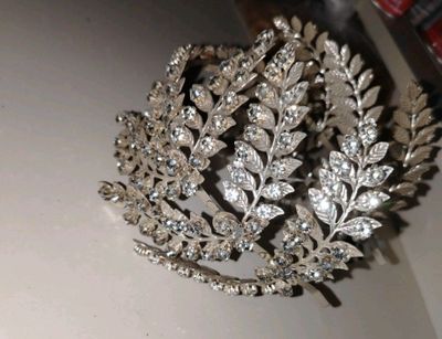 kelinlarimiz uchun diadema sotiladi