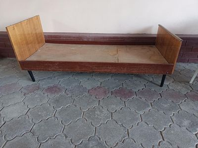 Продаётся односпальная кровать.