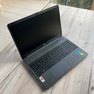 HP 15 -DW3169 i7 1165G7 8GB 512GB SSD/ 2GB-NVIDIA-MX450/15.6"