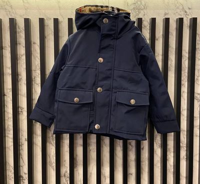 Burberry kurtka ogil bollar uchun