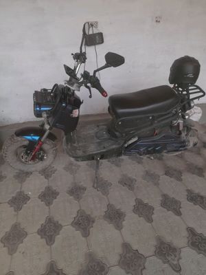 Skuter sotiladi. 10 000 000 sum.