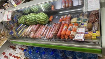 Vetrina kalbasa va malochkalar uchun