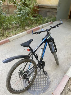 Velosiped yangi sotiladi
