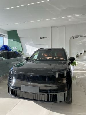 Lynk co 900.