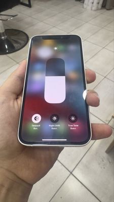iPhone 12 mini.