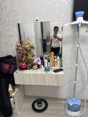 Tryumo mebel devorga qotiriladi