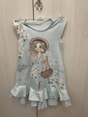 Детское зеленое платье.