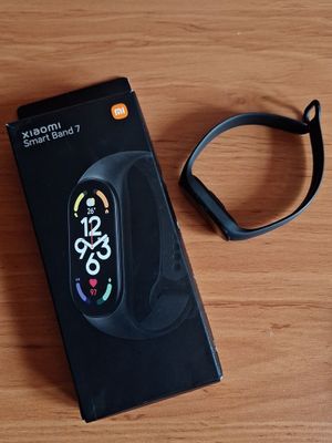 Продаю Mi band 7