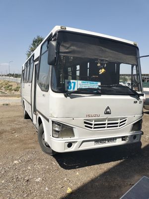 Isuzu np37 (2016)