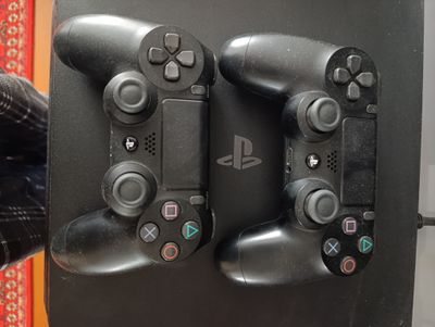 Playstation 4 slim 5.05 s igrami goldhen