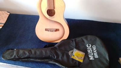 klassik gitara sotiladi