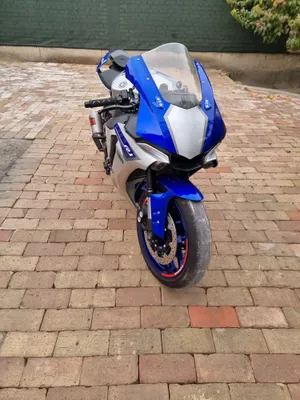 Yamaha r1 sotiladi