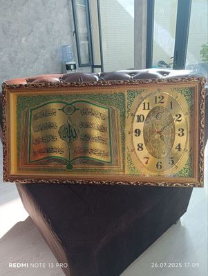 Holati yangi sotiladigan soat bor