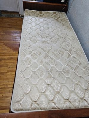 Продается деревянная кровать
