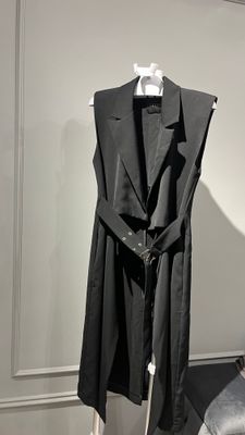 Безрукавка черная длинная
