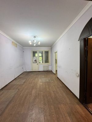 НЕЖИЛОЕ ПОМЕЩЕНИЕ Продается: На: Чиланзар 8кв 80м2 1линия