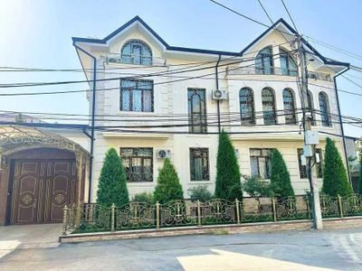 Сдаётся 3-уровневый дом в центре города — под проживание или офис