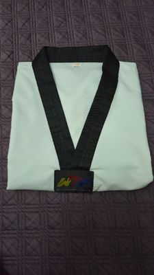 Taekwando va Karate sport kiyimlari