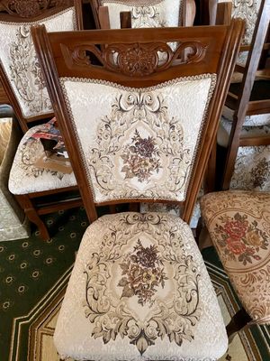 стол и стулья