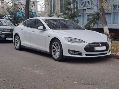 Американка Tesla Model S 90D AWD 2016 г. Тесла иномарку