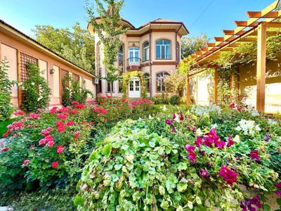 ПРОДАЕТСЯ дом, 2х этажный, 5,5 соток, 260м2, в М.Улугбекском районе