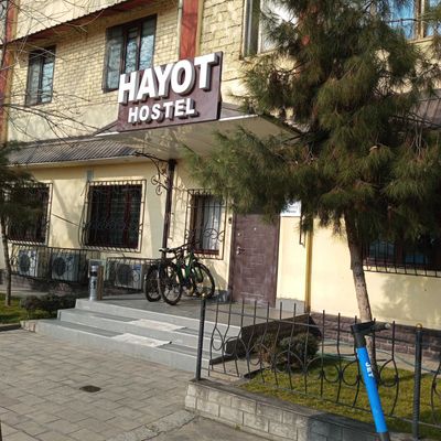 “HAYOT HOSTEL” Mehmon honasiga taklif etamiz.