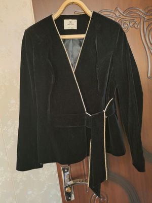 kostyum qora