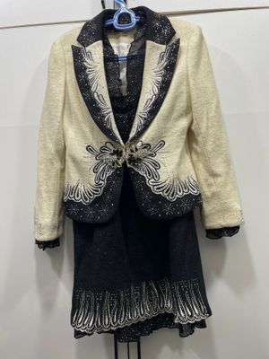 Костюм и юбка 200.000