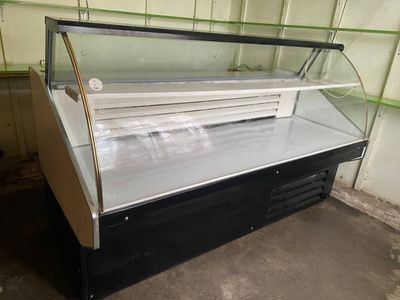 Vitrina haladelnik sotiladi
