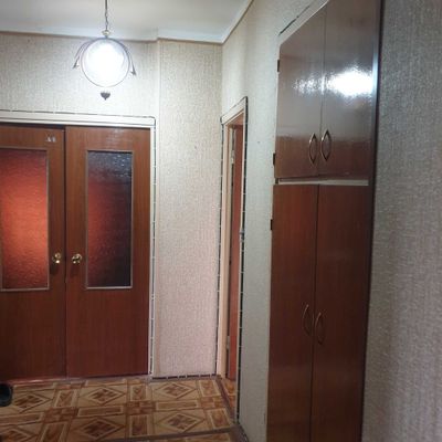 Квартирага одам керак ишлидиган студент емас