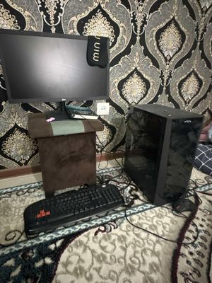 Kompyuter Sotiladi eski Narxi 670$ tahlatilgan Qotmaydi Lubboy uyin oc