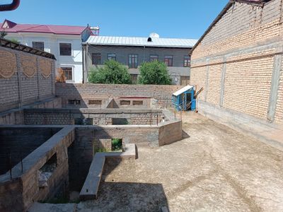 Юнусобод катта хасанбой 9 тор куча 2 сотих сотилади фундаменти билан