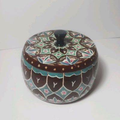 haqiqiy qoʻl mehnat zargarlik buyumlari uchun quti
