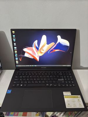 Asus vivobook 16inch/i5/8/512