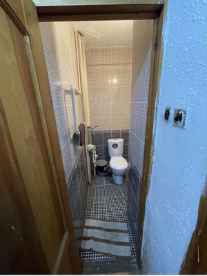 Bezmakler student bolaga unversam bozoriga yaqin joyda metro ham yaqin