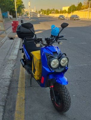 Motoskuter sotiladi zudlik bilan olgan odamga kelishtiriladi
