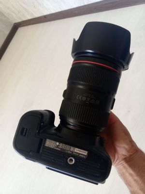 Canon Professional camera sotiladi