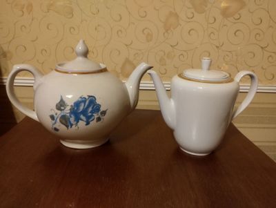 Продаю два больших чайника. Каждый по 25000.