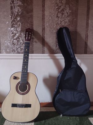 gitara sotiladi ishlatishga tayyor soz holatda