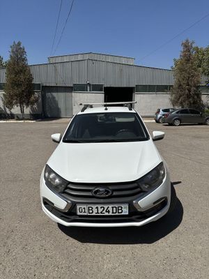 Lada Granta Universal 2018 в отличном сосотоянии.
