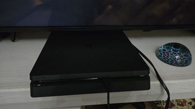 Продаю Sony Playstation 4 slim на 1 тб.
