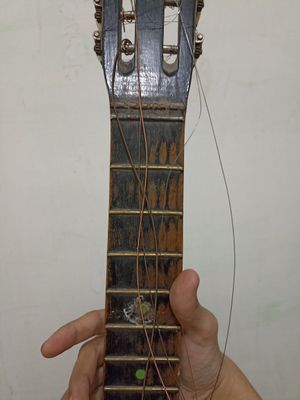 Gitara korpusi sotiladi !