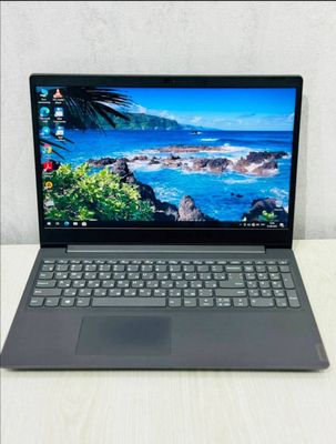 Lenovo laptop srochno sotiladi