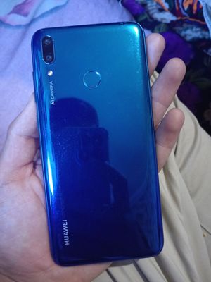 Huawei Y7 sotiladi.