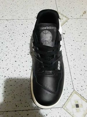 Продаю новые кожаные кроссовки New Balance р 42 звоните смело