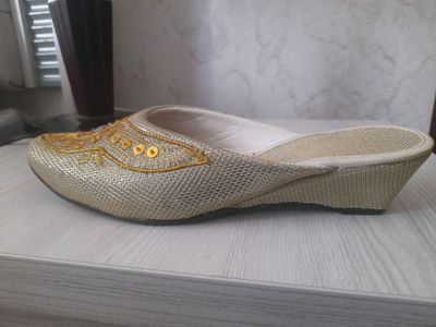 to'y liboslari oyoq kiyimi